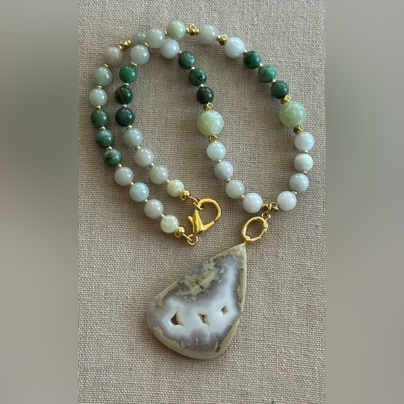 22 inch Mixed Jade beads Patina made Necklace NWOT - Picture 5 of 16